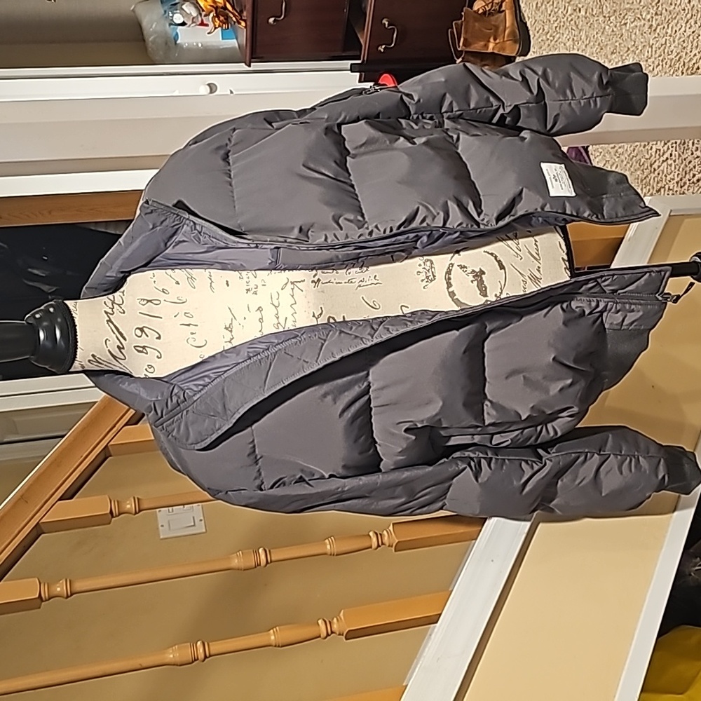 UNISEX gray puffer coat....size XL... LIKE NEW!! ALPHA INDUSTRIES. - Picture 1 of 8